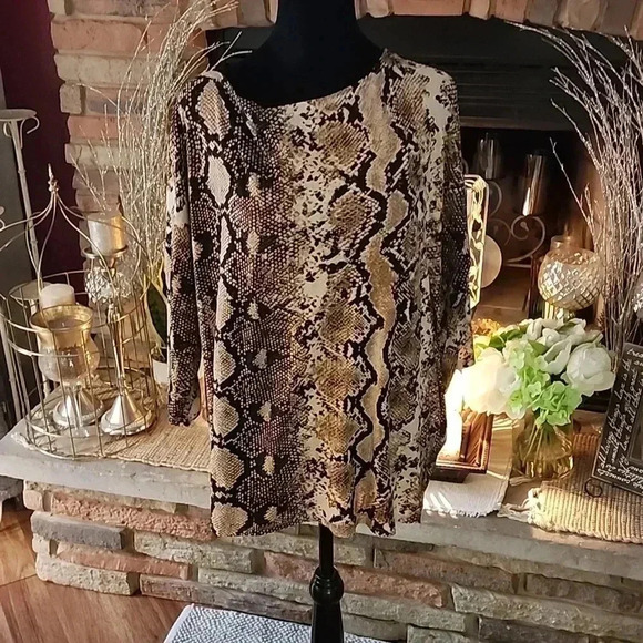 Womens Snake Print Reversible Top - Picture 2 of 2